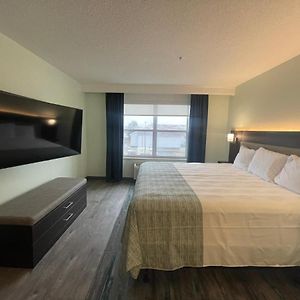 1 King Bed One-Bedroom Deluxe Suite Non-Smoking